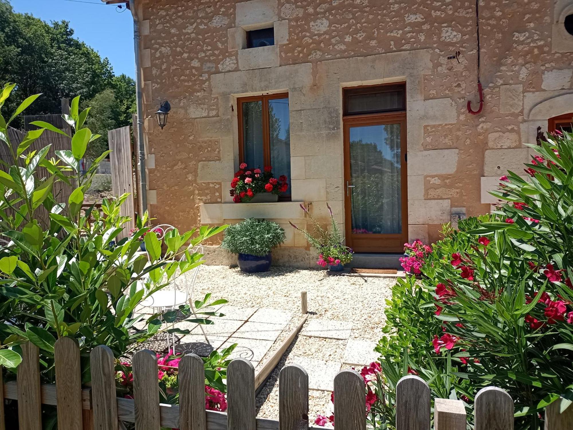 La Vieille Grange - Saint-Privat-Des-Pres Bed & Breakfast Екстериор снимка
